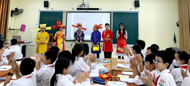 Để có một bộ sách giáo khoa chung sớm nhất!