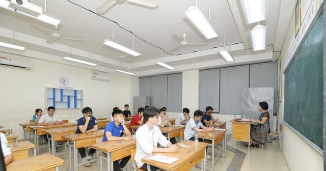Du khách quốc tế say mê khám phá vẻ đẹp thanh bình của đồng quê Ninh Bình
