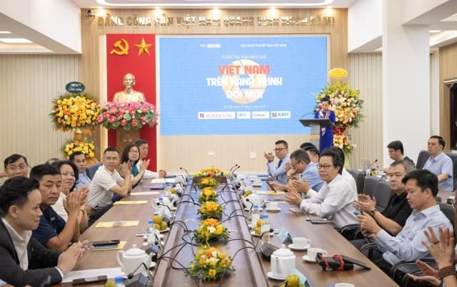 Phát động cuộc thi ảnh báo chí 'Việt Nam trên hành trình đổi mới'