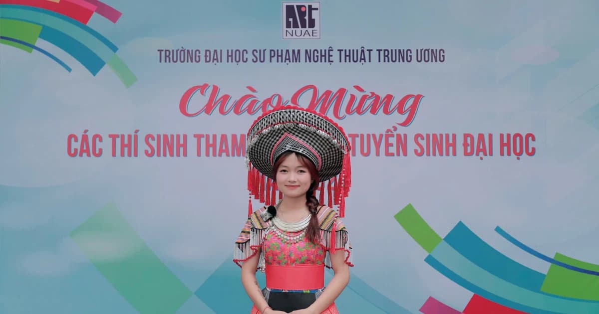 Thí sinh vận trang phục đẹp mắt thi năng khiếu vào Trường ĐH Sư phạm Nghệ thuật Trung ương