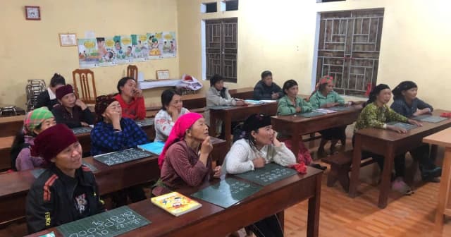Cô giáo miền xuôi thắp sáng bản làng vùng cao bằng con chữ