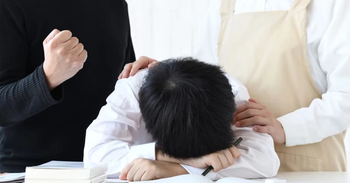 Áp lực học thêm đè nặng học sinh Singapore