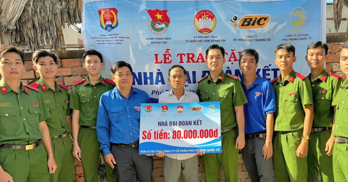 Sinh viên Trường Đại học Cảnh sát Nhân dân với các hoạt động Hành quân xanh