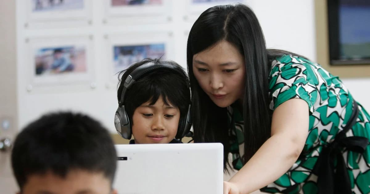 Hàn Quốc dừng sử dụng sách giáo khoa AI