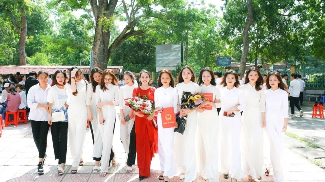 Kỷ niệm sâu sắc về thầy cô và mái trường: Số pi và cầu vồng