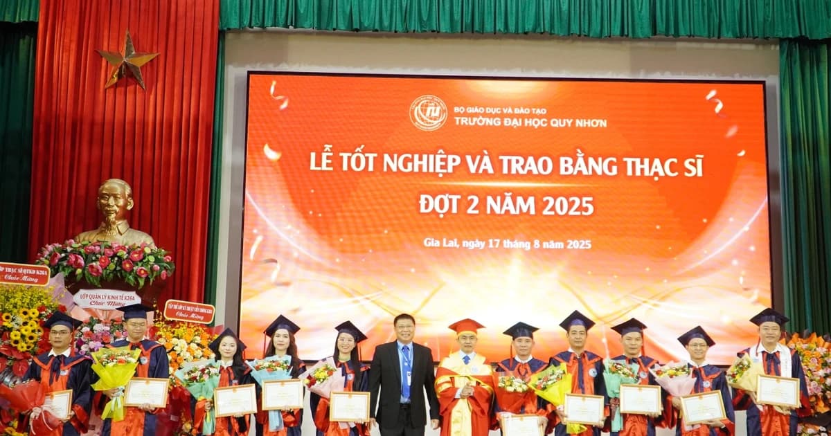 Trường Đại học Quy Nhơn trao bằng tốt nghiệp cho 173 thạc sĩ