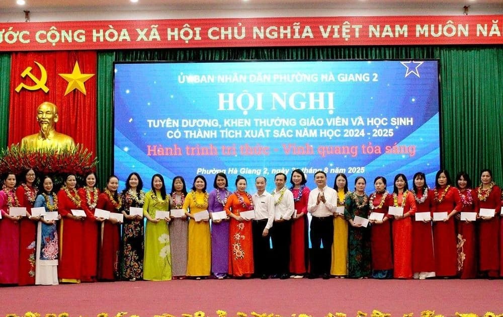 277 giáo viên, học sinh Tuyên Quang được tuyên dương