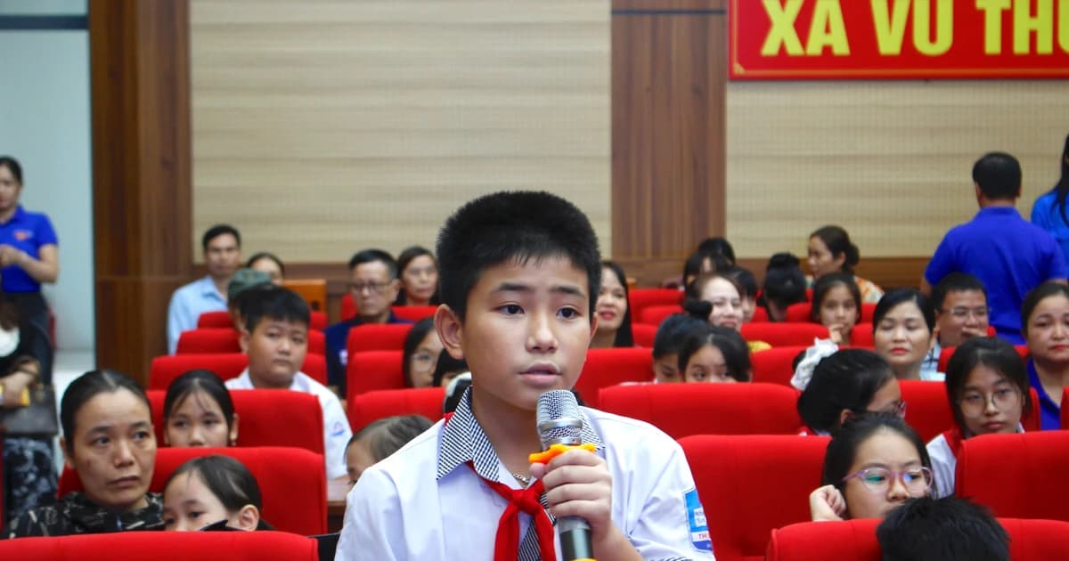 Học sinh Hưng Yên đối thoại với lãnh đạo địa phương trước thềm năm học mới