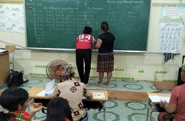 Giữ vững thành quả xóa mù chữ, mở rộng cơ hội học tập