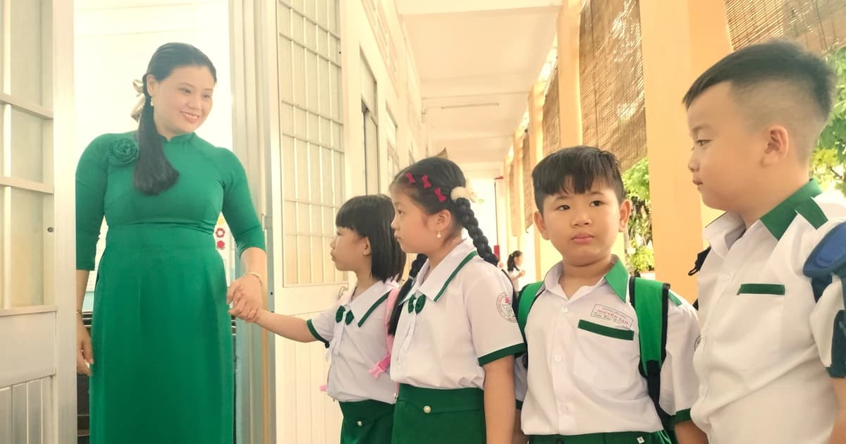 Rộn ràng ngày tựu trường ở vùng đất tận cùng Tổ quốc