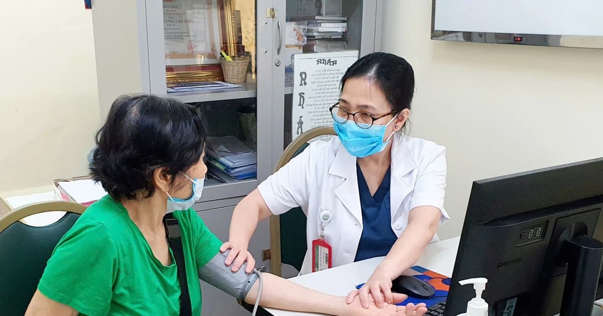 Chính sách bảo hiểm y tế mới: Giảm gánh nặng
