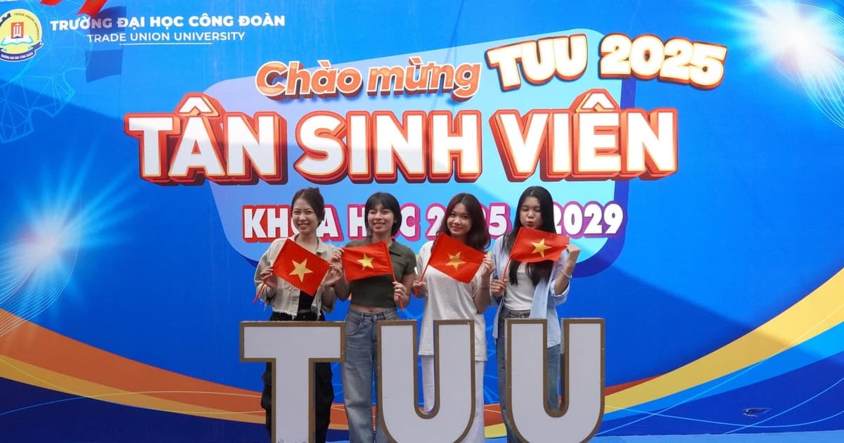 Không khí rộn ràng ngày nhập học của tân sinh viên Trường ĐH Công đoàn