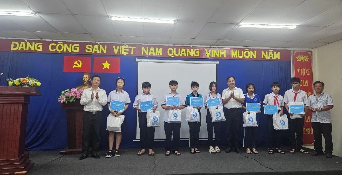 Tiếp sức cho trẻ mồ côi do Covid-19 vững bước đến trường