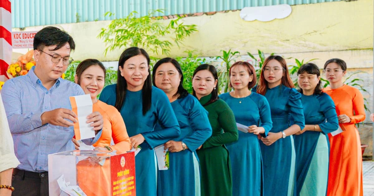 Ngành GD&ĐT TPHCM không nhận hoa khai giảng, kêu gọi ủng hộ đồng bào bị lũ lụt