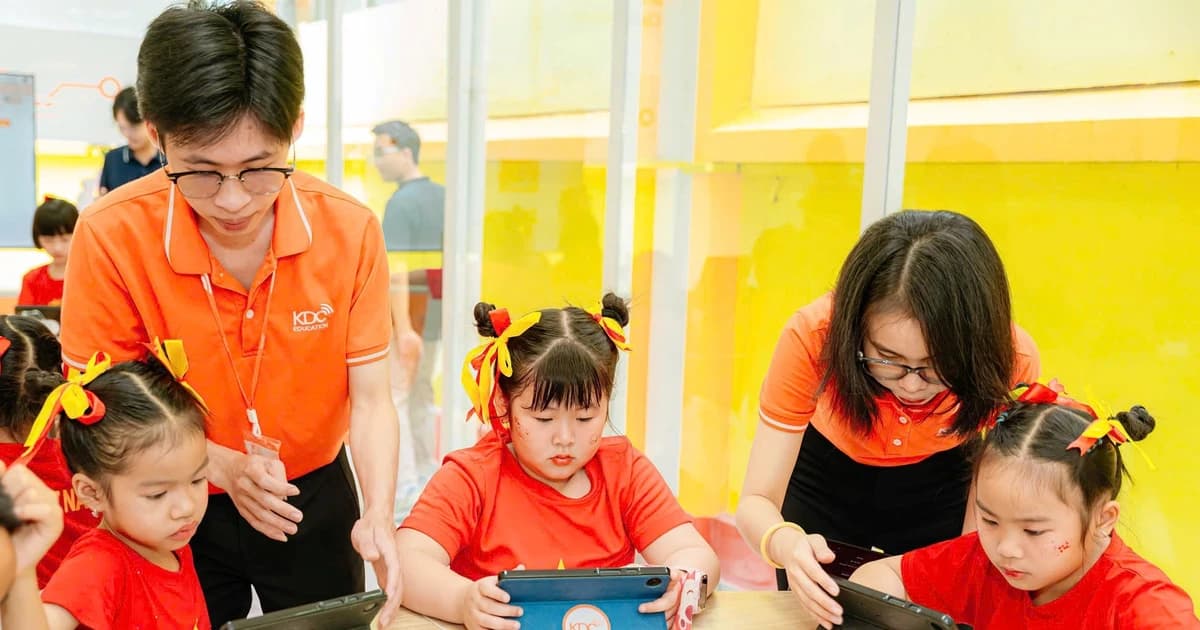 Khánh thành phòng học Kỹ năng Công dân số trong trường tiểu học