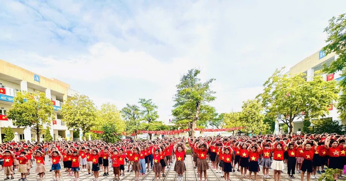 Nhiều trường học Hà Nội trang hoàng sẵn sàng cho năm học mới