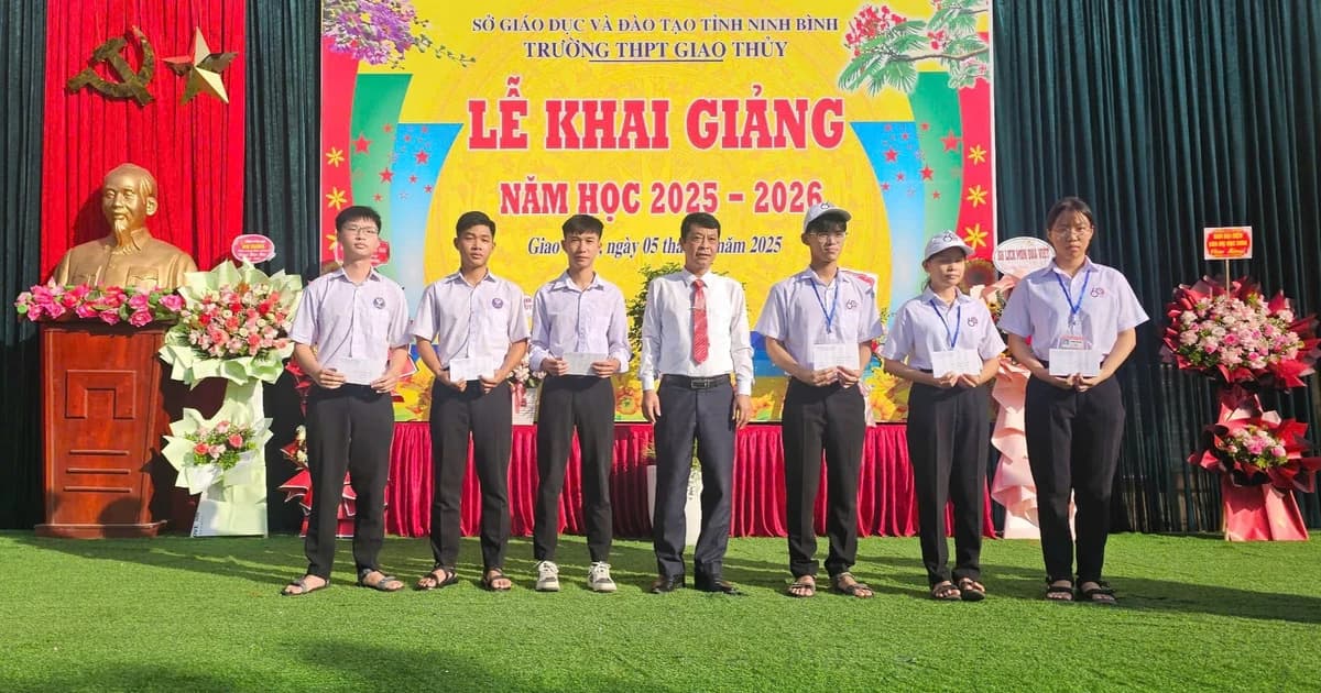 Tự hào hành trình 60 năm ‘thắp lửa tri thức’ của ngôi trường miền biển