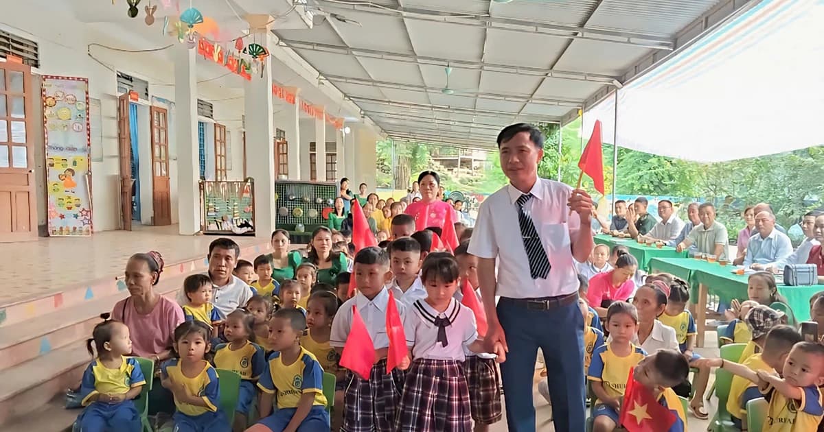 Lễ khai giảng chung của học sinh mầm non và tiểu học vùng tâm lũ Nghệ An