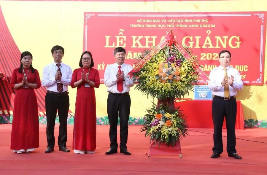Gần 1 triệu học sinh ở tỉnh Phú Thọ tưng bừng khai giảng năm học mới