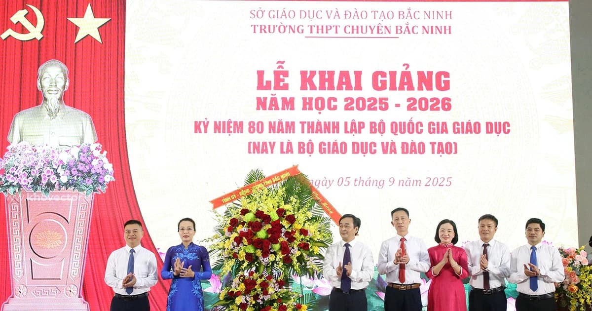 Lãnh đạo tỉnh Bắc Ninh chung vui cùng thầy trò trong lễ khai giảng
