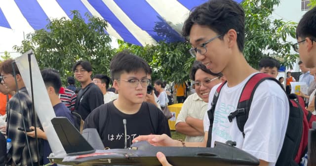 Sinh viên khám phá cơ hội nghề nghiệp toàn cầu qua 'Chuyến xe hướng nghiệp Đức'