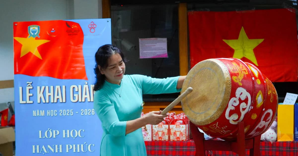 Tiếng trống thắp lửa hi vọng ở 'lớp học hạnh phúc' cho các bệnh nhi