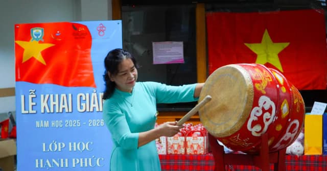 Tiếng trống thắp lửa hi vọng ở 'lớp học hạnh phúc' cho các bệnh nhi