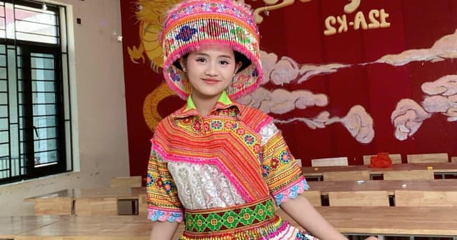 Từ bản nghèo Tả Chải đến thủ khoa Sư phạm Tiếng Mông