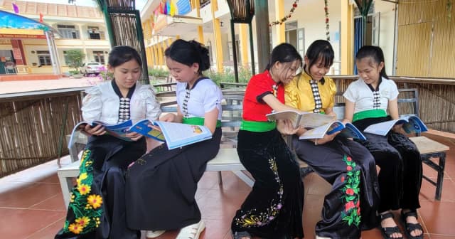 Hướng cho học trò phát huy bản sắc văn hóa dân tộc mình