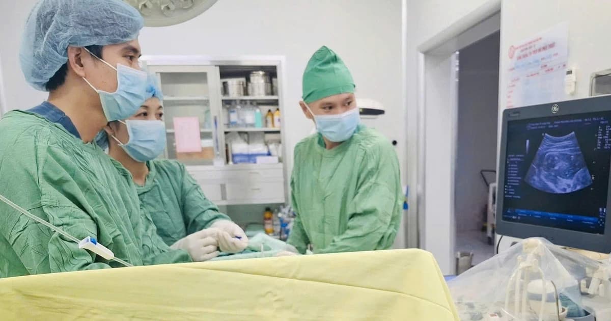 Can thiệp bào thai thành công, truyền ối cứu thai nhi 25 tuần tuổi