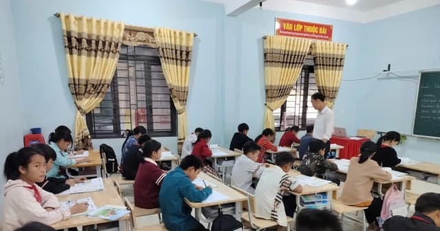 301 học sinh Tuyên Quang trở lại trường học sau khi khắc phục hậu quả mưa lũ