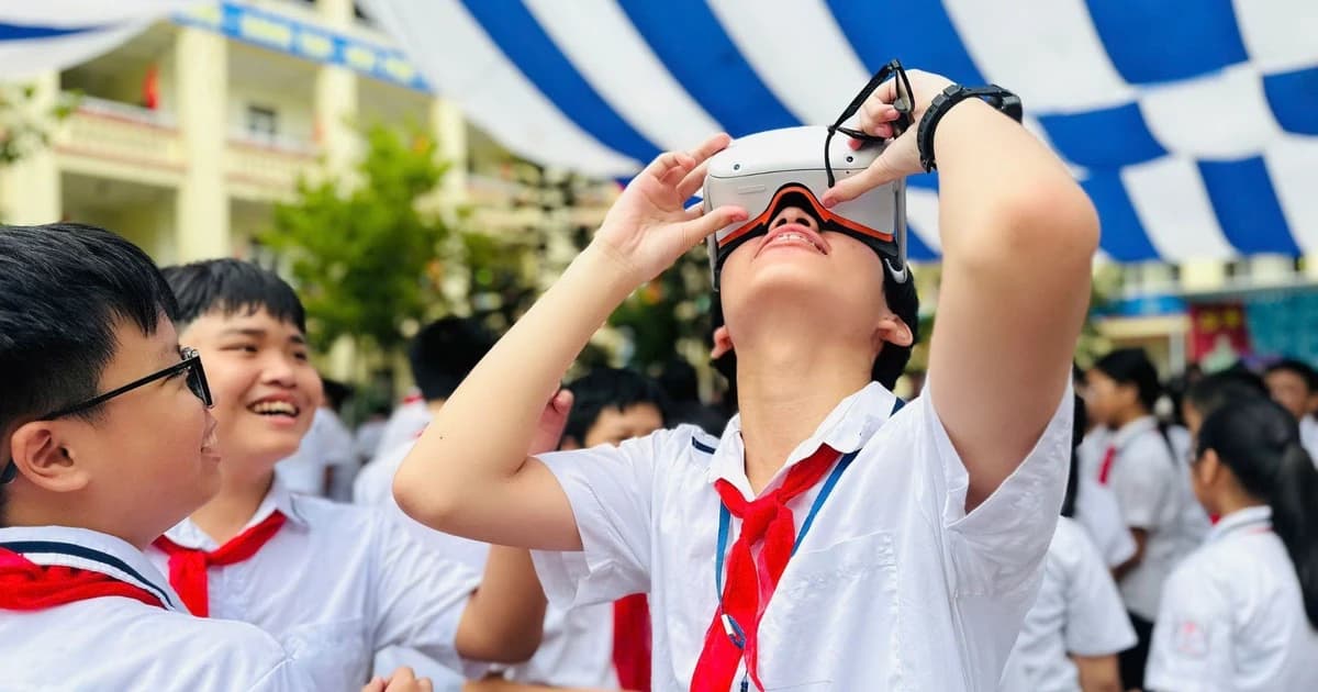 Học sinh hào hứng với Ngày hội STEM–AI–Robotics
