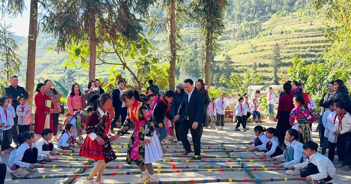 Tuyên Quang đặt mục tiêu 100% trường học có 'không gian văn hóa'