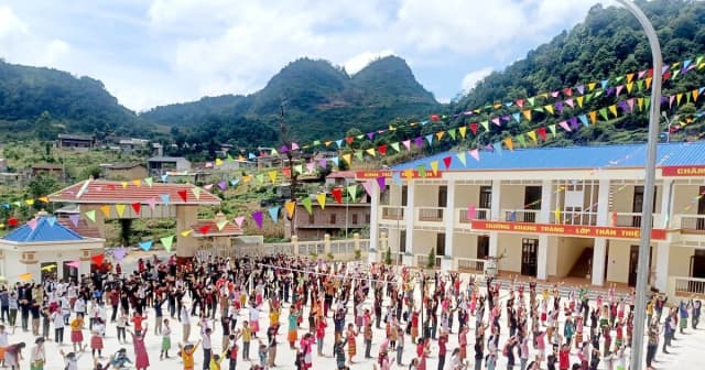 Xóa điểm trường lẻ, chăm lo tốt hơn cho học sinh vùng cao biên giới