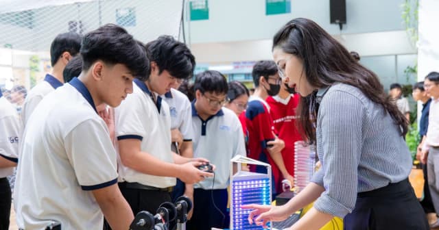 Giữa làn sóng AI, người trẻ lo bị bỏ lại