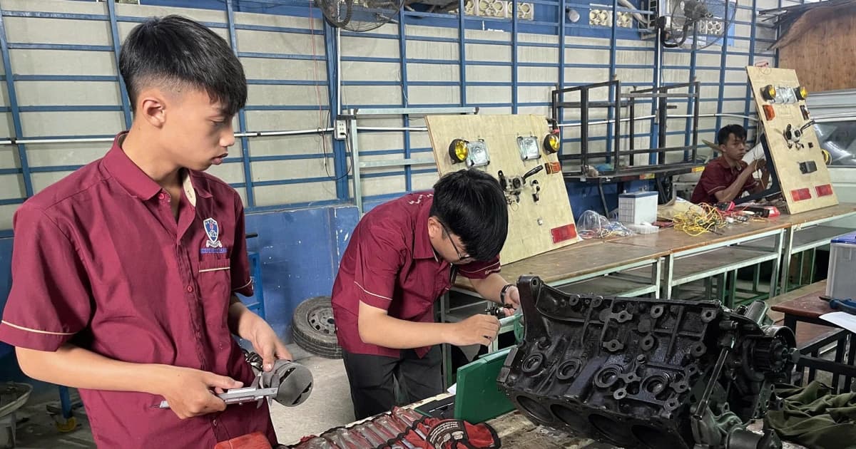 Hướng nghiệp thời đại số: Tìm lời giải cho 'bài toán' hút Gen Z