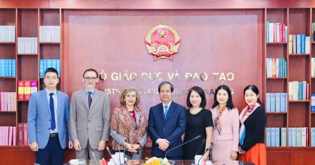 Xúc tiến ký kết hợp tác với Vương quốc Tây Ban Nha về giáo dục