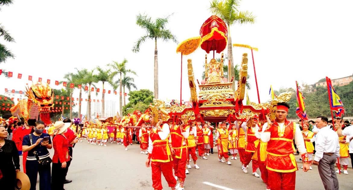 Hàng vạn người dân, du khách chiêm bái Lễ rước kiệu Đền Thượng 2026