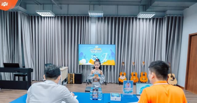 Học bổng ‘Hành trình tỏa sáng’, tôn vinh bản sắc riêng của người học