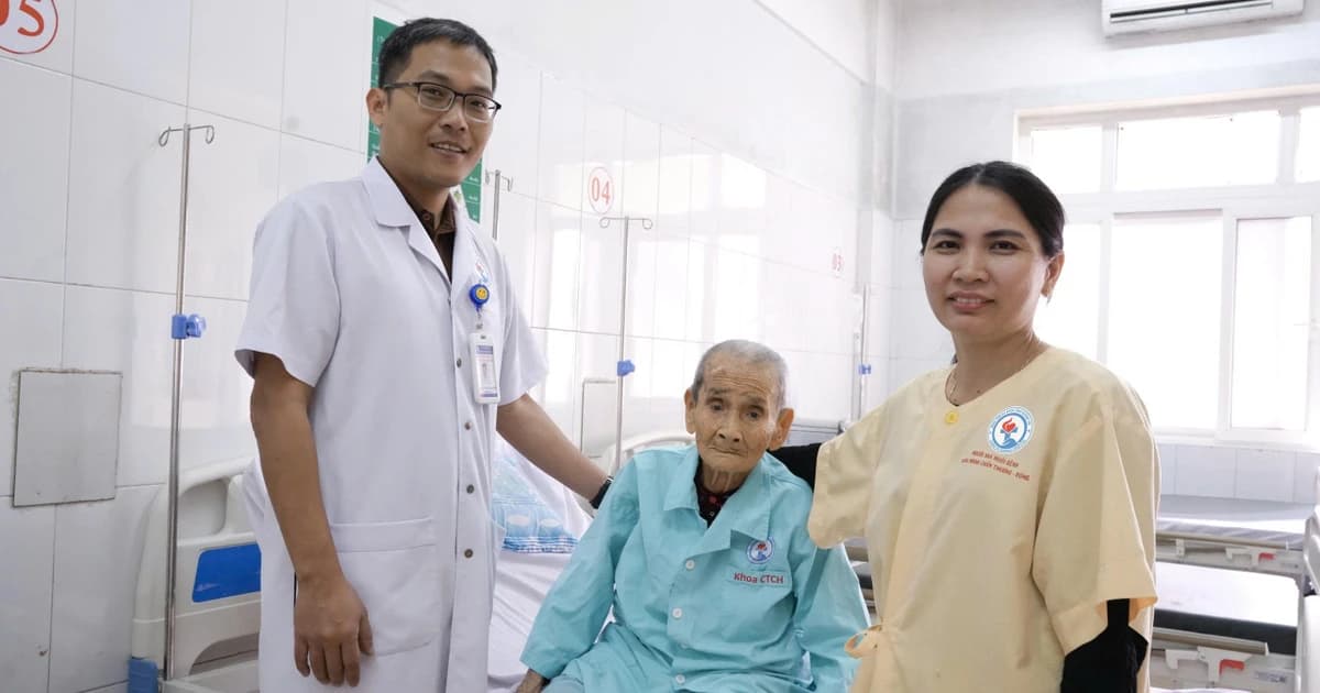 Phẫu thuật thay khớp háng cho Mẹ Việt Nam Anh hùng 106 tuổi ở Quảng Trị
