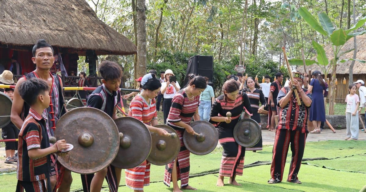 Lan tỏa sắc màu văn hóa dân tộc X'tiêng giữa lòng Thủ đô