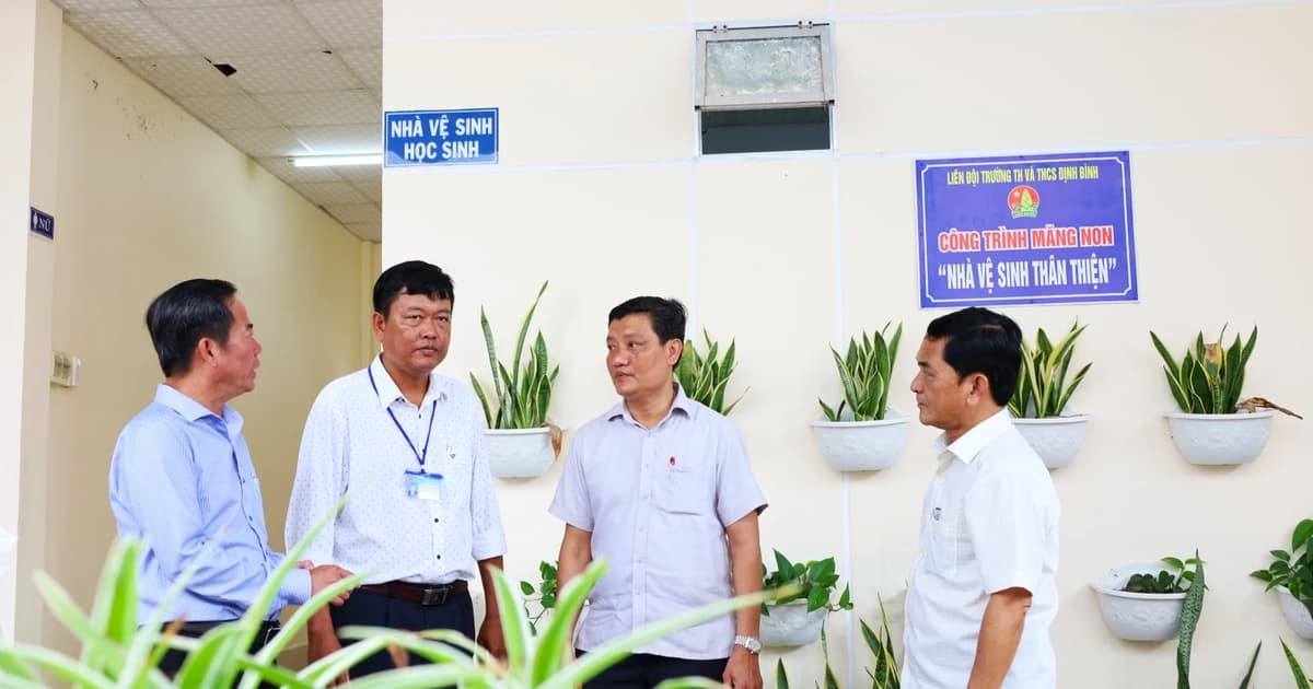 Sở GD&ĐT Cà Mau kiểm tra công trình nhà vệ sinh và nước uống sạch trường học