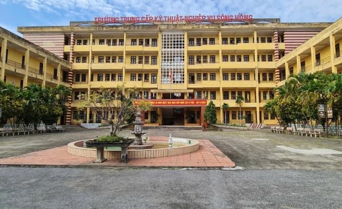 Phú Thọ: Tiếp nhận toàn bộ CB, GV trường Trung cấp Sông Hồng sau sáp nhập