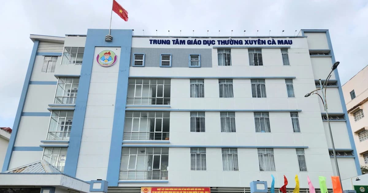 Trường học không khói thuốc: Gắn tuyên truyền với giám sát