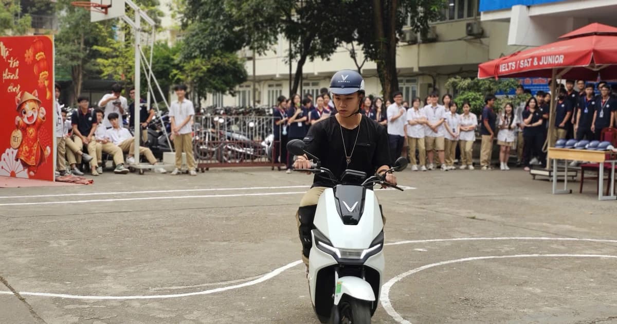 Trang bị cho học sinh các quy tắc tham gia giao thông an toàn