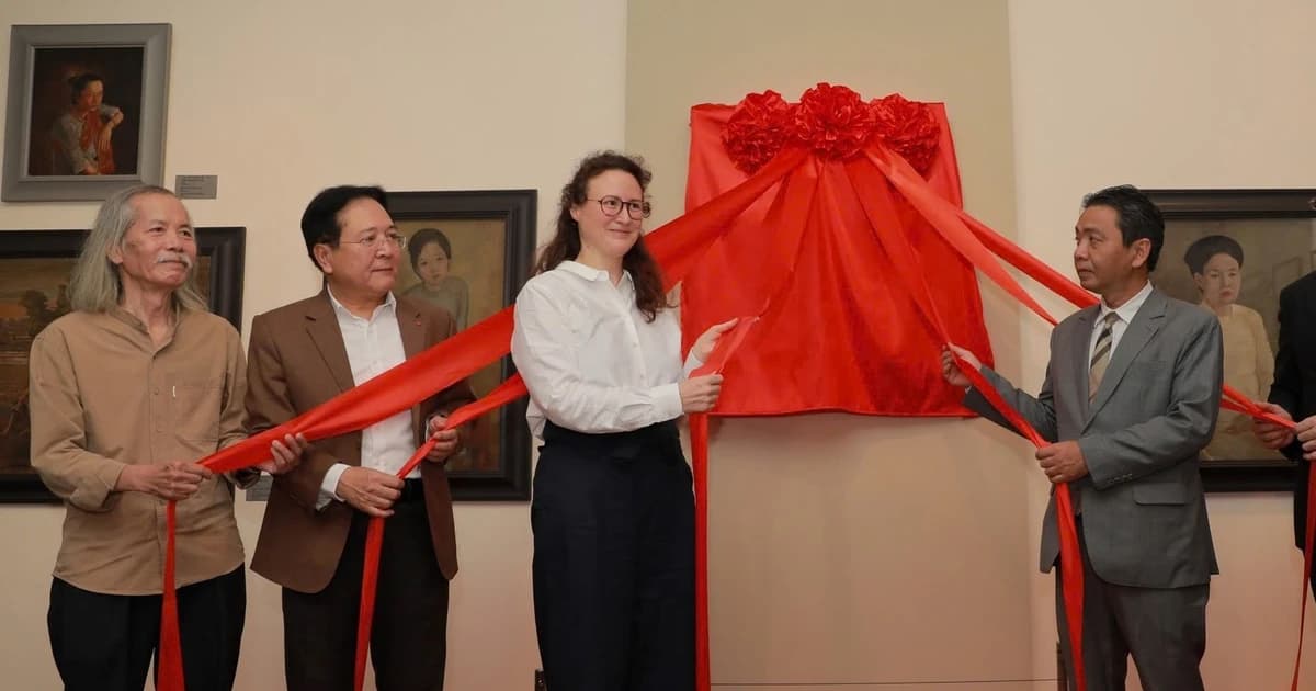 Đưa di sản hội họa vua Hàm Nghi đến Hà Nội