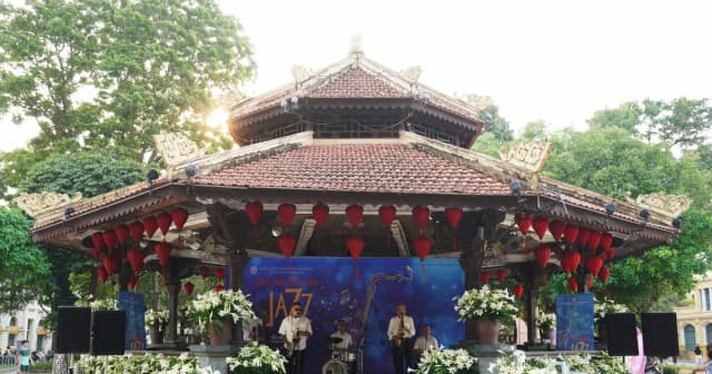 'Âm nhạc cuối tuần' tại Nhà Bát Giác đổi lịch diễn