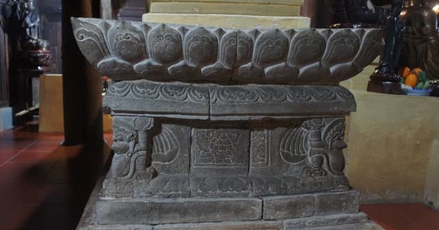 Cận cảnh Bảo vật quốc gia Bàn thờ Phật bằng đá chùa Hương Trai