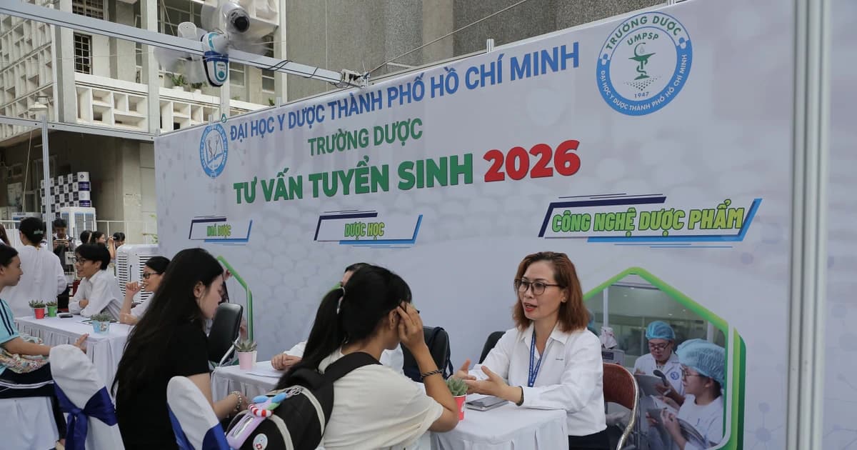 3.000 phụ huynh, học sinh tham gia tư vấn tuyển sinh tại Đại học Y Dược TPHCM