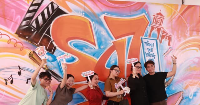 Gen Z TPHCM chạm nghệ thuật phố thị tại triển lãm tương tác 'Nét'